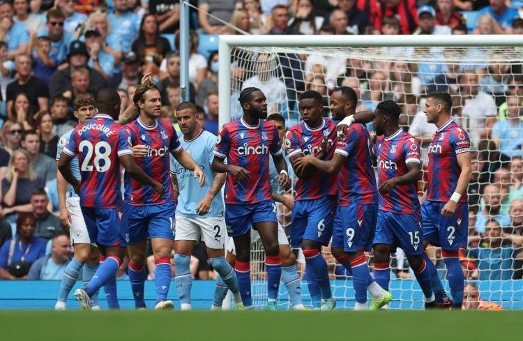 曼晚：足总杯决赛水晶宫将穿白色球袜，以避免和曼城主场球衣撞色